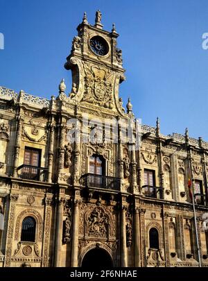 FACHADA DEL HOTEL CONVENTO DE SAN MARCOS - SIGLO XVI-RENACIMIENTO ESPAÑOL. Lage: Das HOSTAL/CONVENTO DE SAN MARCOS. LEON. Spanien. Stockfoto