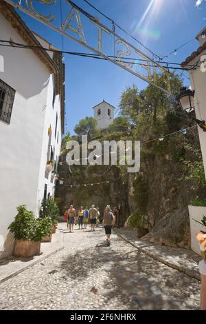 El Castell de Guadalest in der Nähe von Benidorm, in der Region Costa Blanca in Spanien Stockfoto