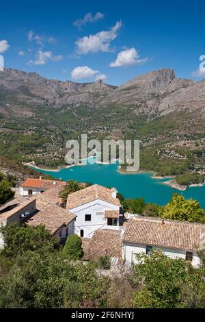 El Castell de Guadalest in der Nähe von Benidorm, in der Region Costa Blanca in Spanien Stockfoto