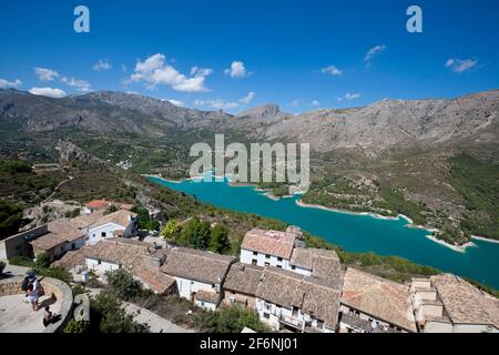 El Castell de Guadalest in der Nähe von Benidorm, in der Region Costa Blanca in Spanien Stockfoto