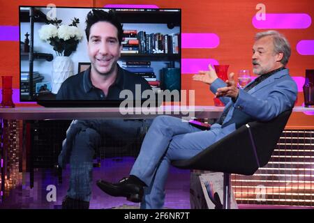 NUR FÜR REDAKTIONELLE VERWENDUNG Archivfoto vom 01/04/21 von David Schwimmer, das während der Dreharbeiten für die Graham Norton Show aus der Ferne interviewt wurde. Schwimmer sagte, dass es ein Überraschungselement beim Friends Reunion geben wird. Ausgabedatum: Donnerstag, 1. April 2021. Stockfoto