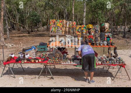 Souvenirstände an der archäologischen Stätte Chichen Itza Stockfoto