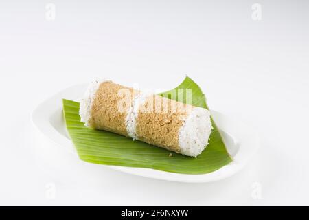 Kerala Breakfast Wheat puttu, gesunde gedünstete Lebensmittel, die das Hauptfrühstück Element der südindischen mit Weizenmehl gemacht ist. Stockfoto