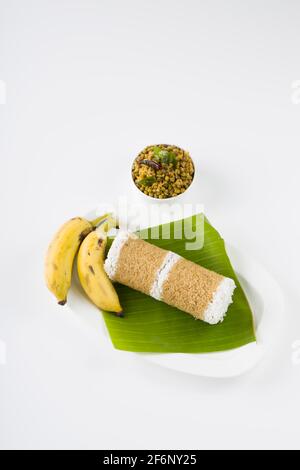 Kerala Breakfast Wheat puttu, gesunde gedünstete Lebensmittel, die das Hauptfrühstück Element der südindischen mit Weizenmehl gemacht ist. Stockfoto