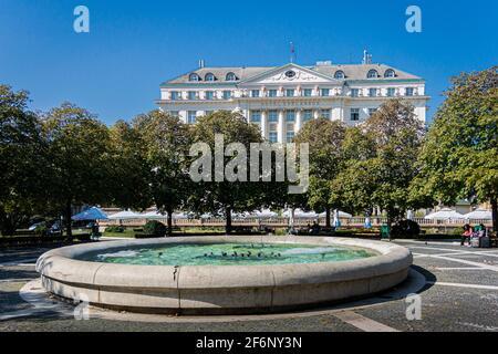 Wasserbrunnen vor dem Hotel Esplanade in Zagreb, Kroatien Stockfoto