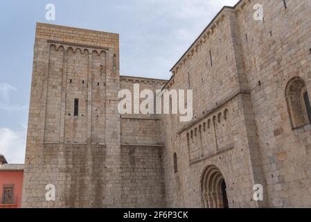 Tagesansicht der Kathedrale von Santa Maria d'Urgell. Katalonien. Stockfoto