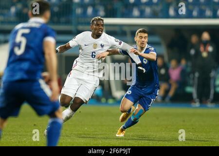 Frankreich Spieler Paul Pogba Kontrolle Ball während der WM 2022 Qualifikationsspiel der Gruppe B zwischen Bosnien und Frankreich bei Stadion Grbavica in Saraj Stockfoto