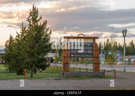 Blick auf die Stadt West Yellowstone in Montana Stockfoto