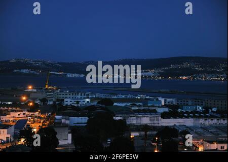 Der Hafen von Dämmerung, Tanger, Marokko, Nordafrika, Afrika Stockfoto