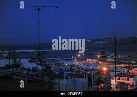 Der Hafen von Dämmerung, Tanger, Marokko, Nordafrika, Afrika Stockfoto