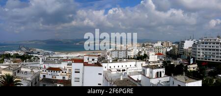 Tangier City Beach in Tanger, Marokko. Tanger ist eine große Stadt im Norden von Marokko. Tanger an der nordafrikanischen Küste am westlichen entranc entfernt Stockfoto