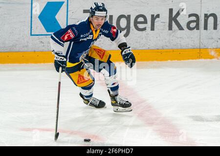 Jerome Bachofner # 10 (EV Zug) während des Eishockeyspiels der Nationalliga zwischen EV Zug und HC Davos am 30th. März 2021 in der Bossard Arena in Zug. (Schweiz/Kroatien OUT) Quelle: SPP Sport Pressefoto. /Alamy Live Nachrichten Stockfoto