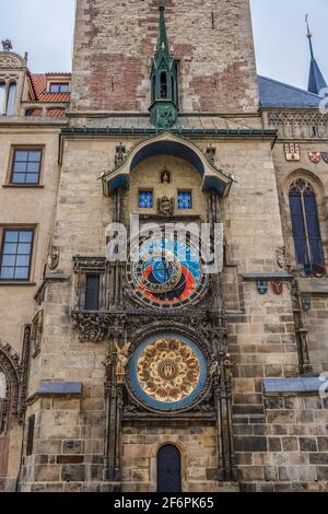 Die astronomische Uhr - Prazsky orloj - auf dem Altstädter Rathaus auf dem Altstädter Ring in Prag, Tschechien Stockfoto