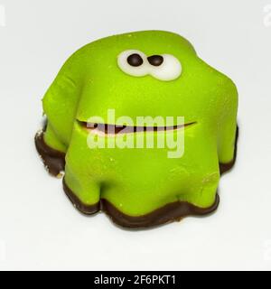 Vorderansicht eines Frosches Kuchen. Lecker und voller Zucker. Stockfoto