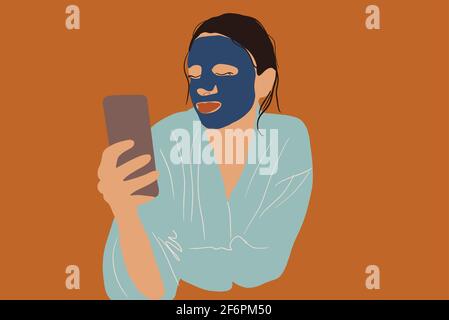 Hübsche Frau mit detox blaue Maske im Gesicht mit Telefon und entspannen im Bademantel. Sauberes und schönes Hautpflegekonzept. Wellness und Anti-Age. Vektorgrafik. Stock Vektor