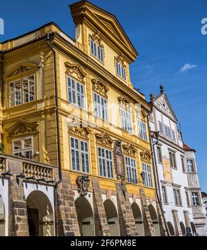 Sternberg-Palast auf dem Malostranské-Platz, Kleinseite (Mala Strana), Prag, Tschechien - Šternberský palác Stockfoto