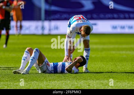 LONDON, GROSSBRITANNIEN. QPRS VOM 2. APRIL Yoann Barbet wird beim Sky Bet Championship-Spiel zwischen den Queens Park Rangers und Coventry City am Freitag, den 2. April 2021 im Kiyan Prince Foundation Stadium, London, verletzt. (Kredit: Ian Randall, Mi News) Kredit: MI Nachrichten & Sport /Alamy Live News Stockfoto