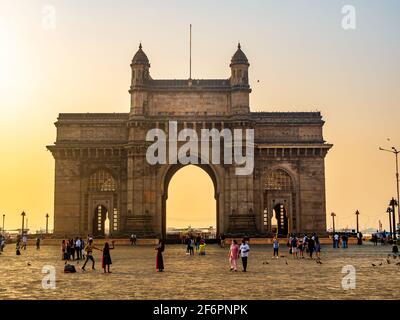 Mumbai, Indien - March 7, 2021 : das Gateway of India ist ein Bogenmonument, das Anfang des 20. Jahrhunderts in der Stadt Mumbai, dem meistbesuchten, erbaut wurde Stockfoto