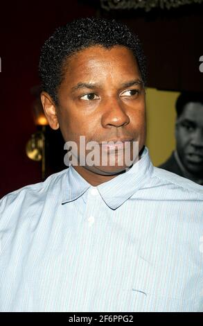 Denzel Washington kommt zur Premiere von „The Great Debaters“ am 19. Dezember 2007 im Ziegfeld Theatre in New York an. (Foto von Laura Cavanaugh/Sipa USA) Stockfoto