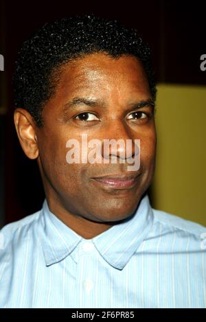 Denzel Washington kommt zur Premiere von „The Great Debaters“ am 19. Dezember 2007 im Ziegfeld Theatre in New York an. (Foto von Laura Cavanaugh/Sipa USA) Stockfoto