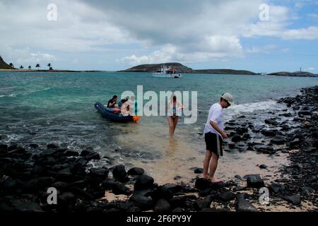 caravelas, bahia / brasilien - 22. oktober 2012: Touristen besuchen die Insel im Marinepark Abrolhos im Süden Bahia. *** Ortsüberschrift *** Stockfoto