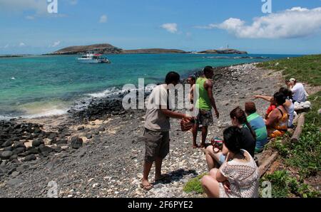 caravelas, bahia / brasilien - 22. oktober 2012: Touristen besuchen die Insel im Marinepark Abrolhos im Süden Bahia. *** Ortsüberschrift *** Stockfoto