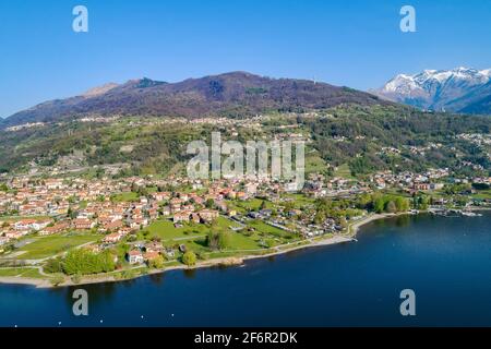 Comer See (IT), Panorama-Luftaufnahme von Dongo und benachbarten Städten Stockfoto