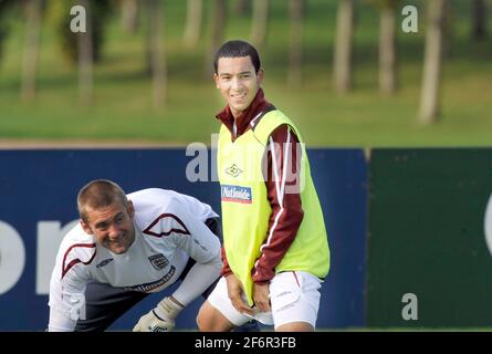 ENGLAND AUSBILDUNG IN LONDON COLNEY. 10/10/2008. THEO WALCOTT. BILD DAVID ASHDOWN Stockfoto