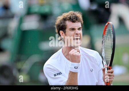 WIMBLEDON TENNIS CHAMPIONSHIPS 2008. 7TH TAG 30/6/2008 ANDT MURRAY WÄHREND SEINES SPIELS MIT R.GASQUET. BILD DAVID ASHDOWN Stockfoto