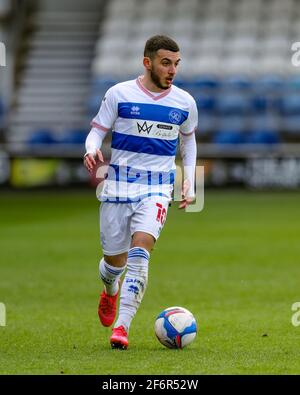 LONDON, GROSSBRITANNIEN. 2. APRIL QPRs Ilias Chair on the Ball während des Sky Bet Championship-Spiels zwischen Queens Park Rangers und Coventry City im Kiyan Prince Foundation Stadium, London am Freitag, 2. April 2021. (Kredit: Ian Randall, Mi News) Kredit: MI Nachrichten & Sport /Alamy Live News Stockfoto