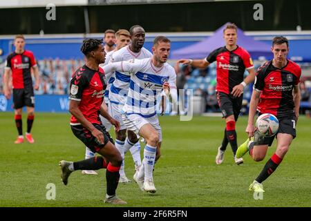 LONDON, GROSSBRITANNIEN. 2. APRIL QPRs Dom Ball auf den Angriff während des Sky Bet Championship-Spiels zwischen Queens Park Rangers und Coventry City im Kiyan Prince Foundation Stadium, London am Freitag, 2. April 2021. (Kredit: Ian Randall, Mi News) Kredit: MI Nachrichten & Sport /Alamy Live News Stockfoto