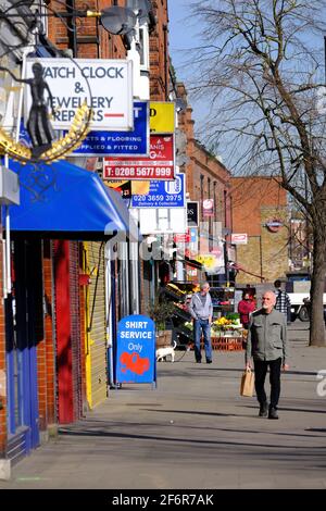 Geschäfte, South Ealing Road, W5, London, Großbritannien Stockfoto