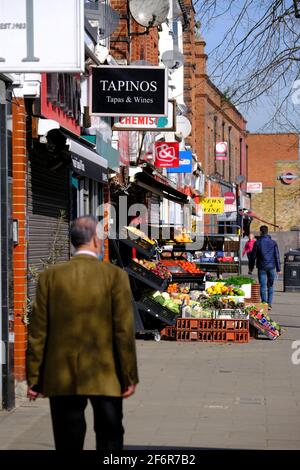 Geschäfte, South Ealing Road, W5, London, Großbritannien Stockfoto