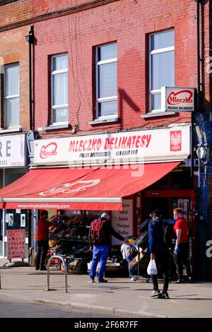 Geschäfte, South Ealing Road, W5, London, Großbritannien Stockfoto