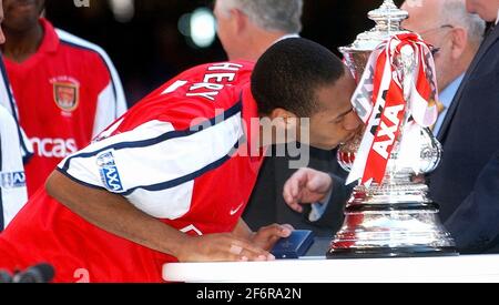 FA CUP FINALE ARSENAL CHELSEA 4/5/2002 THIERRY HENRY BILD DAVID ASHDOWN.FA CUP Stockfoto