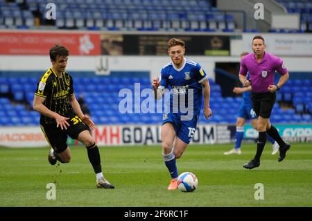 Ipswich, Großbritannien. April 2021. Ipswichs Teddy Bishop und Bristol Rovers Pablo Martinez während des Spiels der Sky Bet League 1 zwischen Ipswich Town und Bristol Rovers in der Portman Road, Ipswich, am Freitag, den 2. April 2021. (Kredit: Ben Pooley) Kredit: MI Nachrichten & Sport /Alamy Live Nachrichten Stockfoto