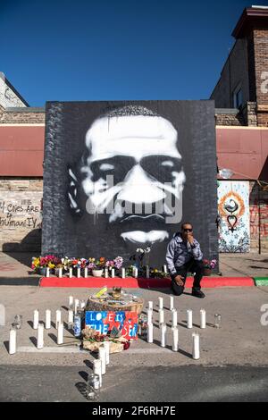 Allgemeine Atmosphäre des George Floyd Memorial an dem Ort, an dem er vor Cup Foods an der E 38th Street und der Chicago Avenue während des Derek Chauvin-Prozesses am 1. April 2021 in Minneapolis, Minnesota, starb. Foto: Chris Tuite/ImageSPACE /MediaPunch Stockfoto