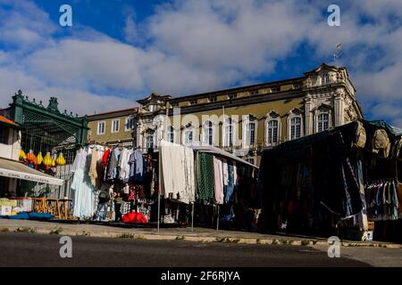 Flohmarkt 'Feira da Ladra', Lissabon Stockfoto