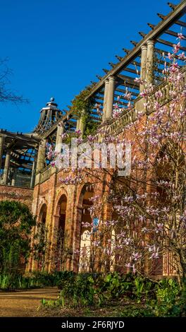 Das wunderschöne edwardianische Hampstead Hill Garden und Pergola waren früher Teil des Sir William Leverhulme Inverforth House und heute Teil von Hampstead Heath, London Stockfoto