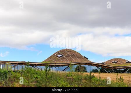 Neues Besucherzentrum in der Macallen Destillerie in Craigellachie, Moray, Schottland im August 2018. Stockfoto