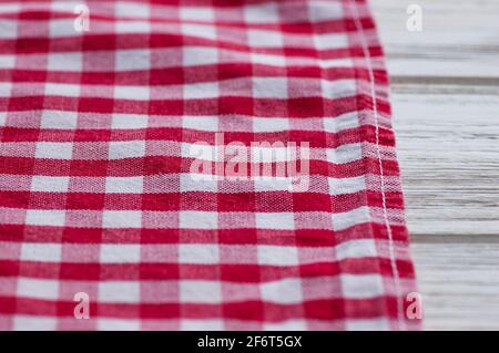 Rot und weiß Küche Baumwollstoff in einem Käfig. Stoff Baumwollstruktur kariert Stockfoto