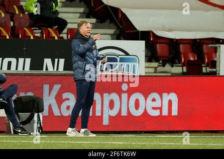 VELSEN ZUID, NIEDERLANDE - 2. APRIL: Cheftrainer Andries Jonker von Telstar während des niederländischen Keukenkampioen Divisie-Spiels zwischen Telstar und FC Utrecht Stockfoto