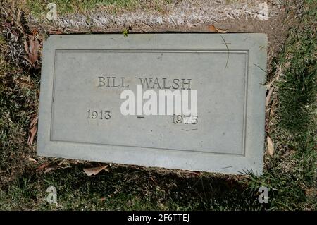 Glendale, Kalifornien, USA 31. März 2021 EIN allgemeiner Blick auf die Atmosphäre des Grabes des Drehbuchautors Bill Walsh im Forest Lawn Memorial Park am 31. März 2021 in Glendale, Kalifornien, USA. Foto von Barry King/Alamy Stockfoto Stockfoto