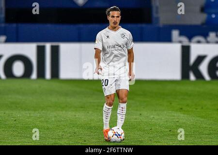 VALENCIA, SPANIEN - 2. APRIL: Jaime Seoane Valenciano von SD Huesca während des La Liga Santander-Spiels zwischen Levante UD und SD Huesca in Ciutat de Valen Stockfoto