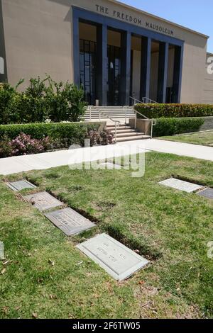 Glendale, Kalifornien, USA 31. März 2021 EIN allgemeiner Blick auf die Atmosphäre des Grabes des Drehbuchautors Bill Walsh im Forest Lawn Memorial Park am 31. März 2021 in Glendale, Kalifornien, USA. Foto von Barry King/Alamy Stockfoto Stockfoto