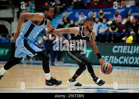 SANKT PETERSBURG, RUSSLAND - 2. APRIL: Will Thomas von BC Zenit und Norris Cole von LDLC ASVEL Villeurbanne während des Euroleague-Basketballspiels zwischen B Stockfoto