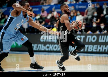 SANKT PETERSBURG, RUSSLAND - 2. APRIL: Will Thomas von BC Zenit und Norris Cole von LDLC ASVEL Villeurbanne während des Euroleague-Basketballspiels zwischen B Stockfoto