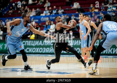 SANKT PETERSBURG, RUSSLAND - 2. APRIL: Will Thomas von BC Zenit und Norris Cole von LDLC ASVEL Villeurbanne während des Euroleague-Basketballspiels zwischen B Stockfoto