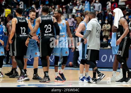 SANKT PETERSBURG, RUSSLAND - 2. APRIL: Guerschon Yabusele von LDLC ASVEL Villeurbanne und Austin Hollins von BC Zenit während des Basketballspiels der Euroleague Stockfoto