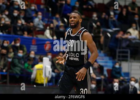 St. Petersburg, Russland. April 2021. Norris Cole (30) von ASVEL Villeurbanne in Aktion während der 2020/2021 Turkish Airlines EuroLeague regulären Saison Runde 33, Spiel zwischen BC ASVEL Villeurbanne und Zenit St. Petersburg in der Sibur Arena. (Endnote; Zenit St. Petersburg 87:53 ASVEL Villeurbanne) (Foto: Maksim Konstantinov/SOPA Image/Sipa USA) Quelle: SIPA USA/Alamy Live News Stockfoto